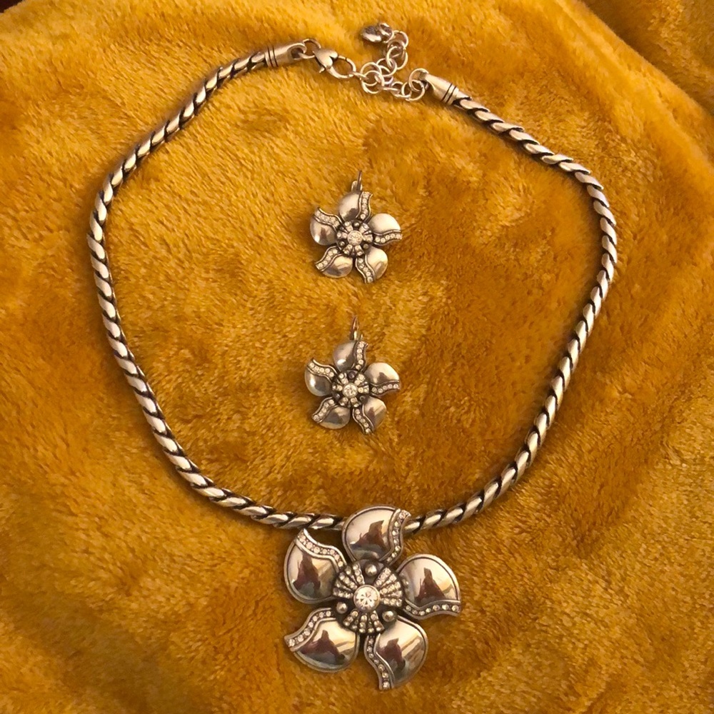 BRIGHTON FLORAL NECKLACE AND EARRINGS.